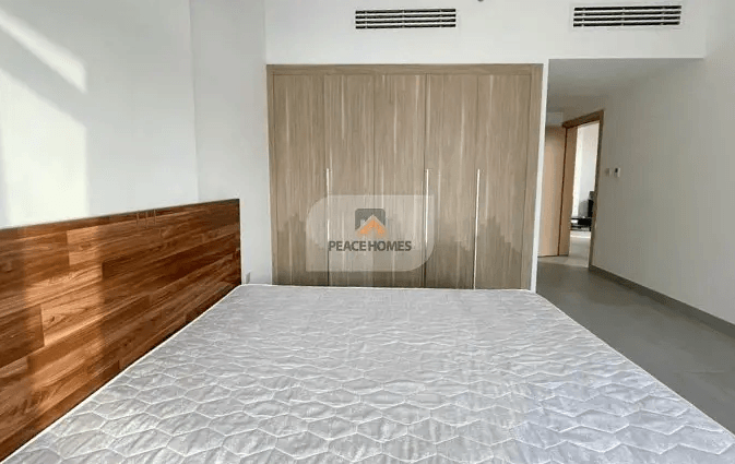 READY TO MOVE | FUNCTIONAL SPACE | BEST PRICE | OWN WITH US NOW
SHAMAL WAVES, JUMEIRAH VILLAGE CIRCLE.
Apartment Details:
*Two Bedroom
*Three Bathroom
*Spacious
*Ready To Move
Situated in the hear...