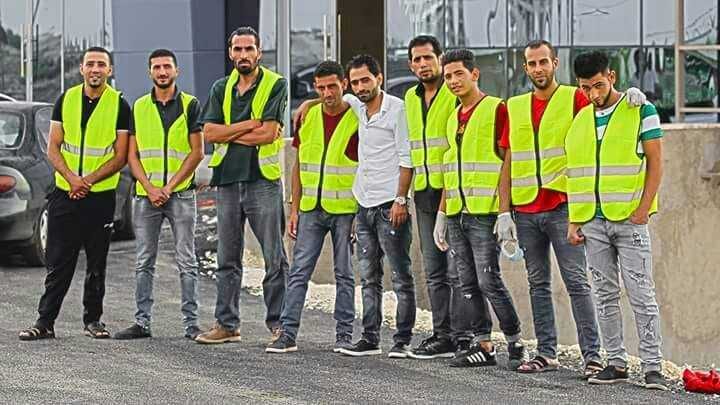 شركة للتنظيف الشامل بعد الدهان و البناء و تلميع البلاط لكافة المباني وتشمل خدماتنا مايلي: تنظيف شامل للشركات و المكاتب و المحلات التجارية و كافة المباني تنظیف جمیع المداخل الخارجیة والأبواب الخار...