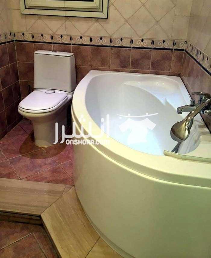 شقة 245م جاهزة للسكن مسجلة سوبر لوكس بالمنطقة السادسة المساحة: 245م التقسيم: 3 غرف، غرفة معيشة ، 3 حمام، 3رسبشن، مطبخ خشب الوصف والتشطيب: الشقة بالمنطقة السادسة ، بالقرب من مسجد الارقم ، مسجلة شهر...