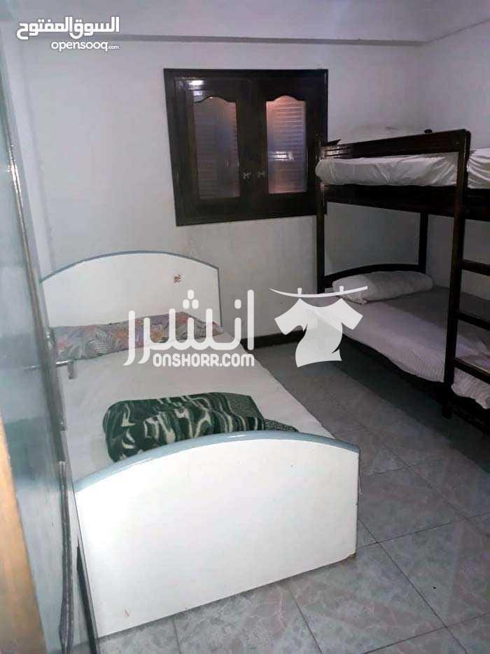 شقة في شاطئ النخيل للبيع *شقه مفروشه 150 متر ريسبشن قطعتين 3 غرف -غرفه فيها سرير كبير . -غرفه فيها سريرين. -غرفه فيها سرير دورين و سرير عادي. 2 حمام مطبخ امريكاني بها 2 غساله فل اوتوماتك (زانوسي) و...