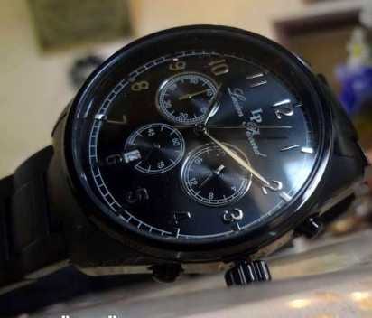 المدينة : الزرقاء السعر : 500 المواصفات : سم الله الرحمن الرحيم التواصل للجادين فقط مجموعة ساعات عدد 6 للبيع وارد امريكا بسعر مغري (غير قابل للبدل ) الساعات جديدة وا صلية و كفالتهم امريكية فقط...