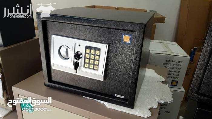 قاصات وخزنات حديدية ديجتال يوجد صناعة المانية و السعودية و الكورية و الصينية يتوفر الاحجام من 7k_500k مع كفالة سنتان كاملات من بيتك لبيتك يعني منبعتلك طاقم صيانة لمنزلك واخذ الخزنة واصلاحها واعادت...