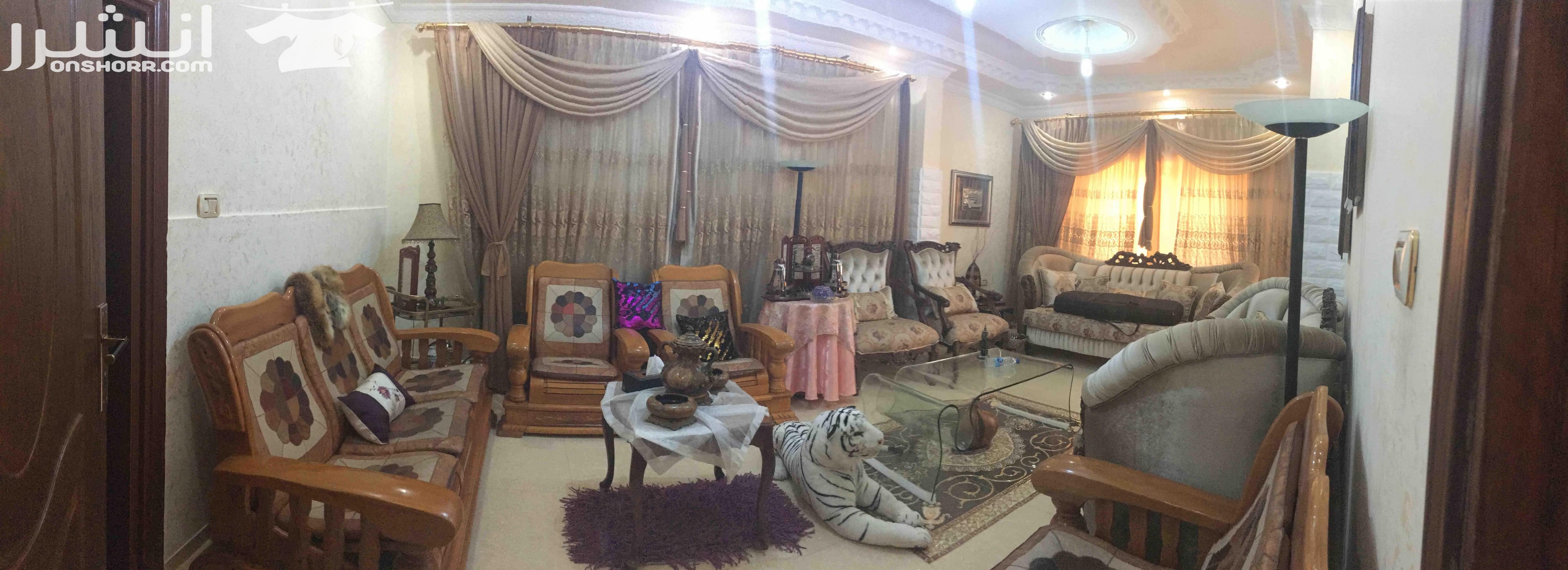 عماره للبيع /ياجوز /حي الرشيد /ضاحية الملك عبدالله الثاني عماره طابقين مكونه من ثلاث شقق الطابق الاول شقه مساحتها210م (مطبخ أمريكي و صاله/ غرفه ضيوف حمام/ ثلاث غرف نوم ماستر ) الطابق الثاني شقتين...