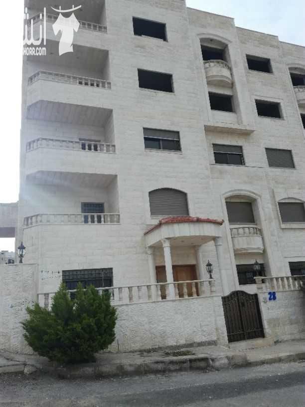 للبيع طابقين عظم من عماره مكونه من أربع طوابق وكل طابق يوجد شقتين مساحة الشقه 183م مكونه من 3غرف نوم و 3حمامات واحد منهم ماستر ومطبخ كبير مساحه 4*4 وصاله وصالون، الموقع صويلح الحي الشرقي الحوض الجبيهة...