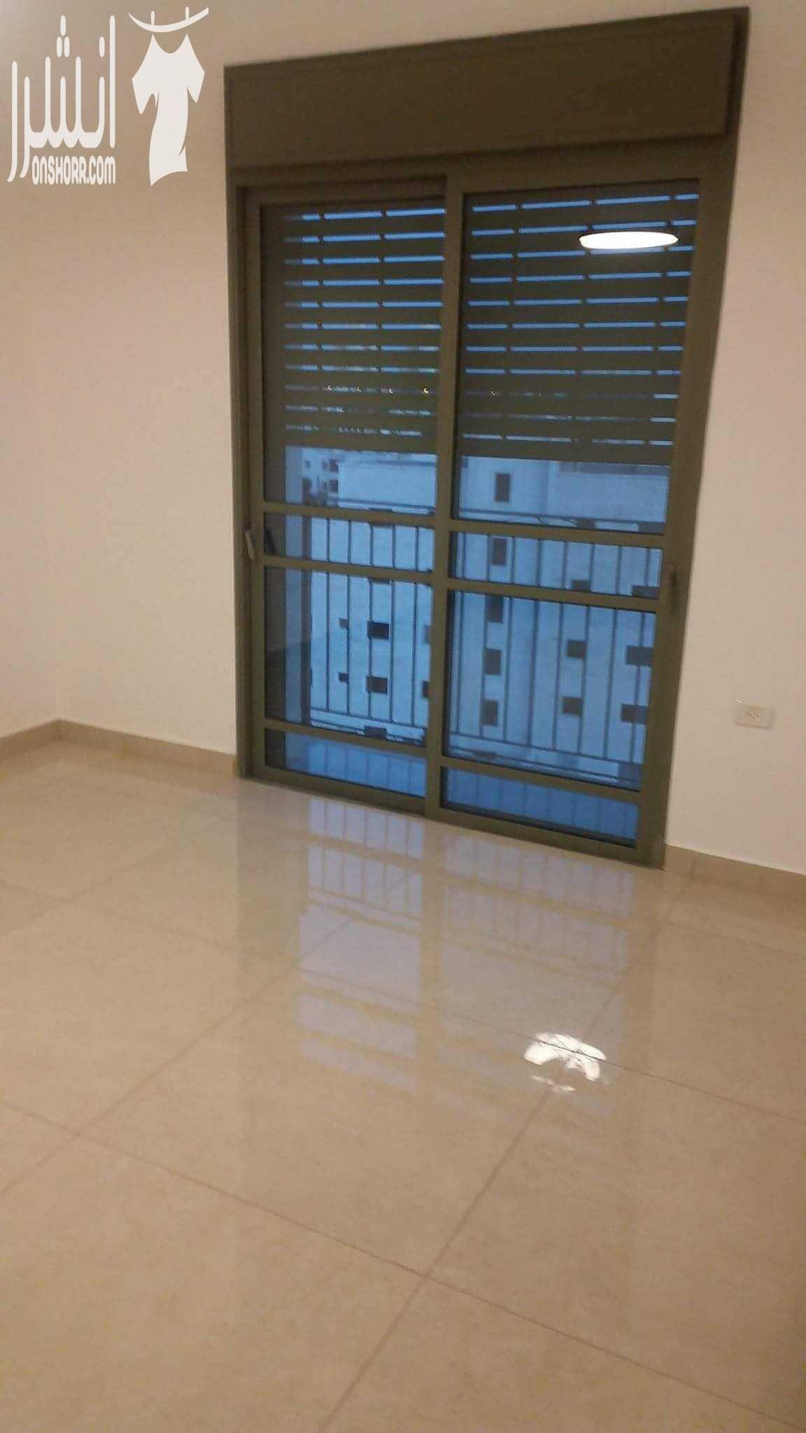 افضل خدمات التنظيف الشامل لجميع اجزاء المنزل من تلميع للارضيات والدرج وتنظيف الجدران وتلميع جميع الاكسسوارات وتنظيف وتعقيم الحمامات وتنظيف المطبخ ...... سارع بالاتصال بنا لتحصل على افضل الخدمات بأقل ا...