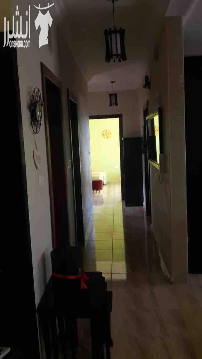 شقة للبيع في اجمل مناطق عمان ربوة عبدون بين عبدون و ضاحية الياسمين بناية جديدة و قريبة على الخدمات و منطقة هادئة و مطلة و قريبة على الخدمات .. عمر البناية سنة و نصف .. الشقة مكونة من 3 غرف نوم و غرفة...