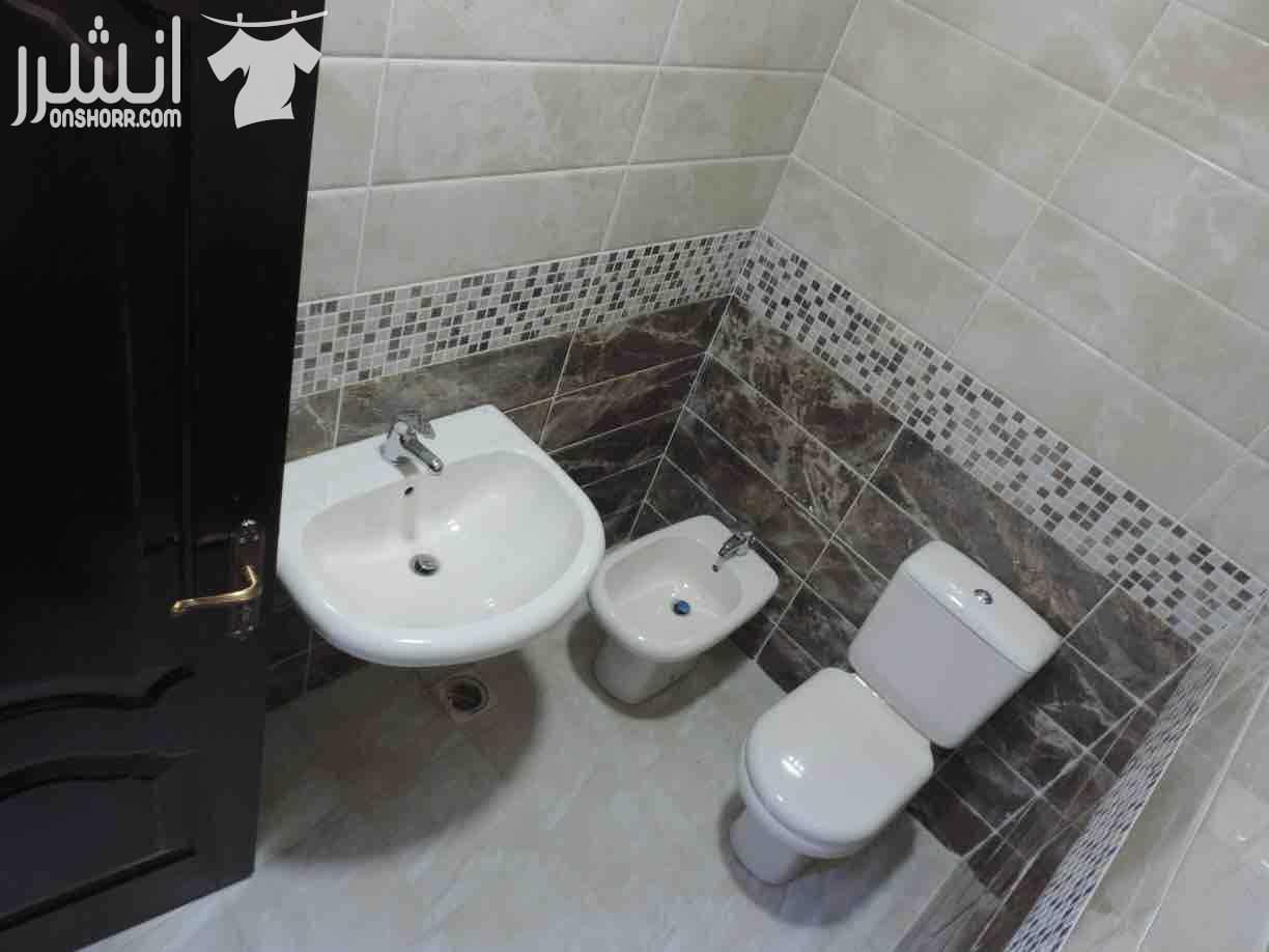 لكل من يبحث عن شقة العمر وبسعر منافس شركة العرار المتقدم للاسكان عنوان الفخامة والجودة والالتزام شقق فخمة بأرقى المناطق في طبربور. ذات اطلالة مميزة ليس لها مثيل الموقع: طبربور - الخزنة - قرب الجامعة...