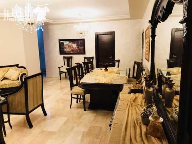 شقة للبيع في ناعور الجديدة خلف كازية السلام طريق البحر الميت منطقة هادئة جداً و مطلة مساحة 240م داخلي و 70 متر خارجي شبه مفروشة مثل الصالون و المطبخ امريكي راكب مع اداوت كهربائية ثلاجة فريجيدير و فر...