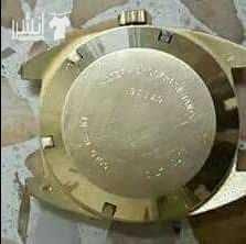 ساعه مارکه عالميه هديه الريس العراقي احمد حسن البکر معدن ذهب عيار 18 وزنه 63 غرام لم تستعمل سعرها 5 الاف دولار