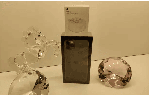 Iphone 11 pro max Dual sim 256G متبرشم للبيع