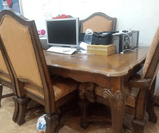 Dining table
Six chair wooden dining table .
Size can be short, and long.