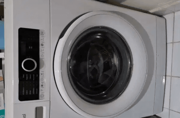 Washer and Drier whirlpool 7 kilo
Both in great condition rarely used 7 kilo