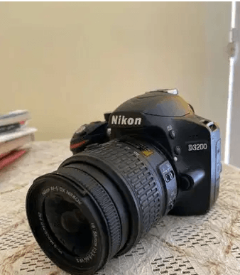كاميرا Nikon
استعمال خفيف جدا
معا شاحن وبطاريه وشنطه وكل حاجه ماعدا ألبوكس