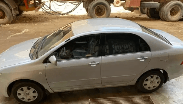 تويوتا 2006corolla
فبريكا بي الكامل ما عدا اكصدام خلفي