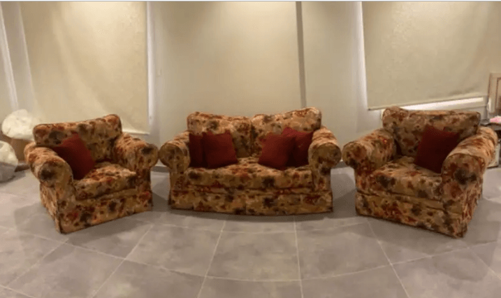 كنب نظيف للبيع
كنب 3 قطع كنبه نفرين وكنبتين صغيره
مع ستاره فخمه والاضاءة الجانبيه