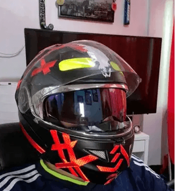 Sabirs special Design Helmet Size L
Used Helmet Designed by our famous boy Ducati Sabir