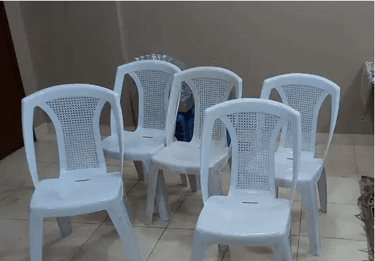 5 كراسى بلاستك قوى