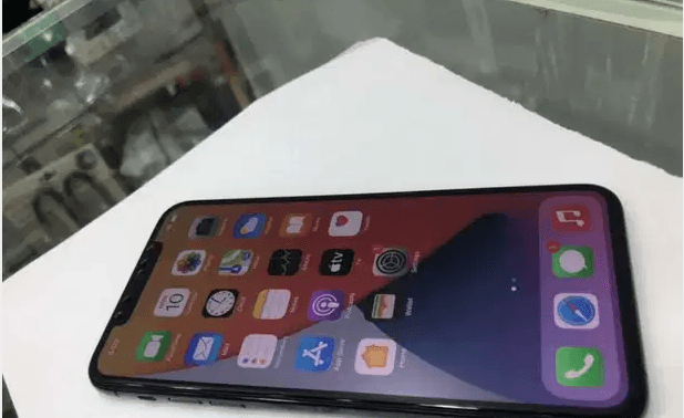 I phone 11 pro max 256 gb battery halth. 100.