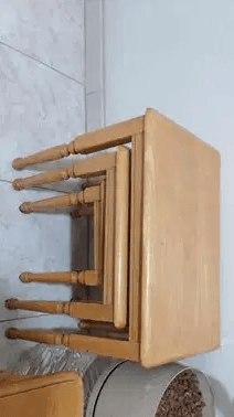 طاولات باحجام مختلفة