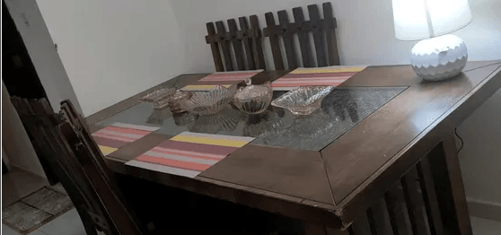 للبيع طاولة طعام مع 6 كراسي
