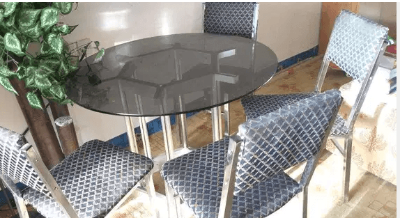 Dinning table with 4 chairs