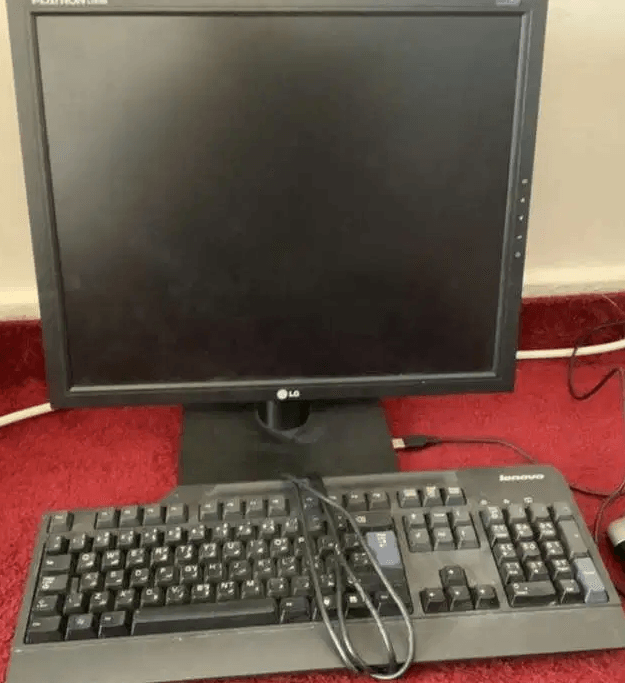 Computer with free keyboard and mouse